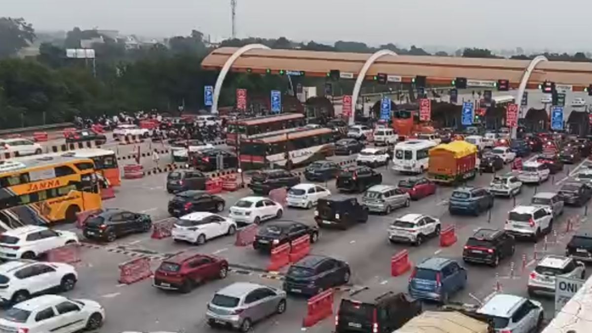 delhincr exodus massive traffic jams on yamuna expressway
