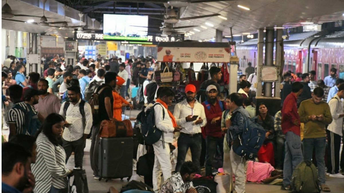 diwali and chhath rush passengers struggle for seats in trains and buses