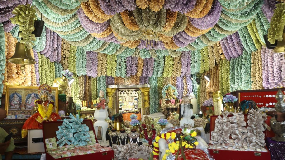 ratlam mahalaxmi temple decorated with currency notes for diwali