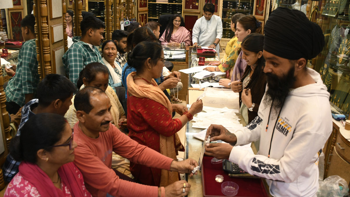 dhanteras 2025 dehradun market business worth rs 600 crore