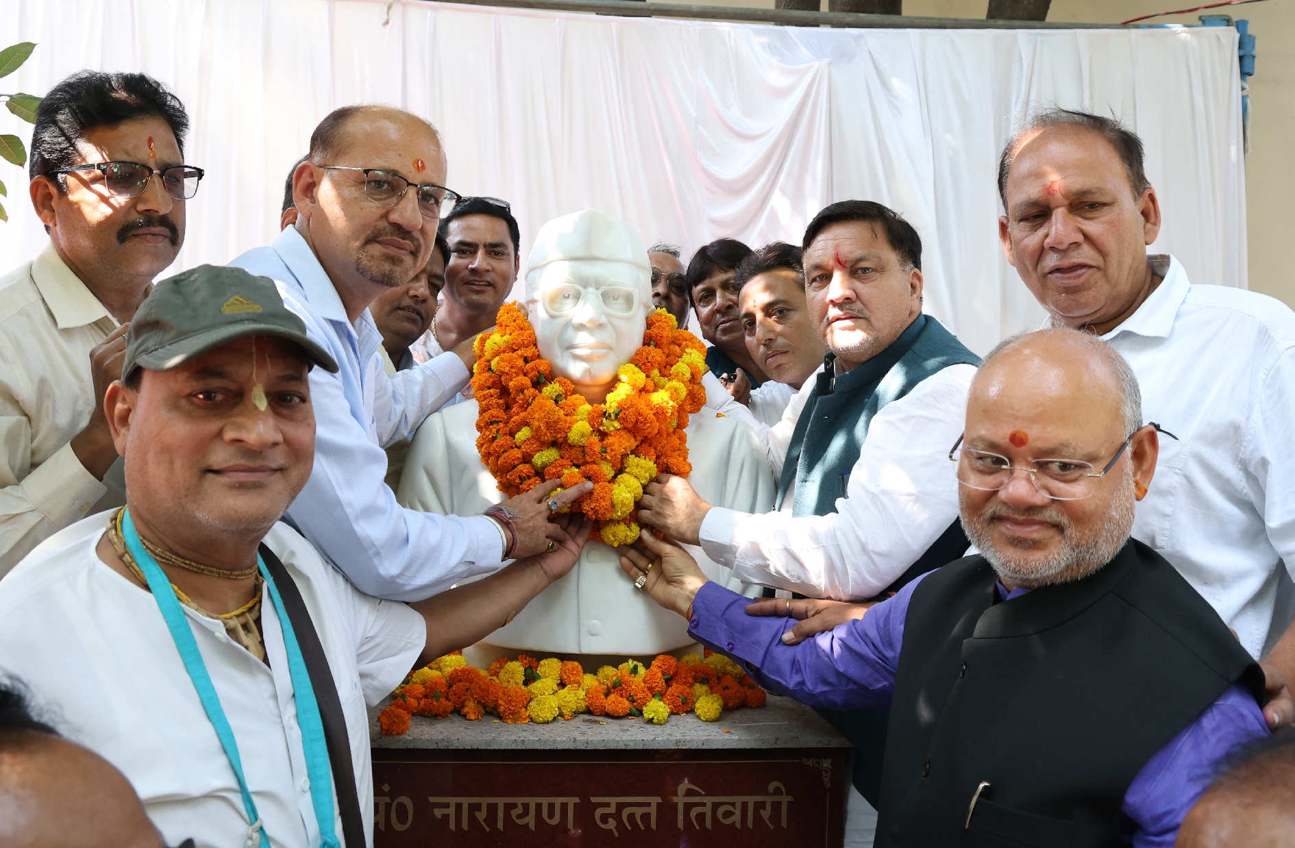 nd tiwari statue unveiled in haldwani bjp and congress leaders attend