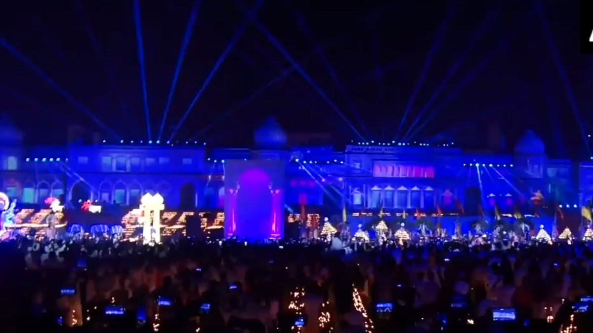 ayodhya deepotsav 2025 cm yogi performs evening aarti at ram ki paidi