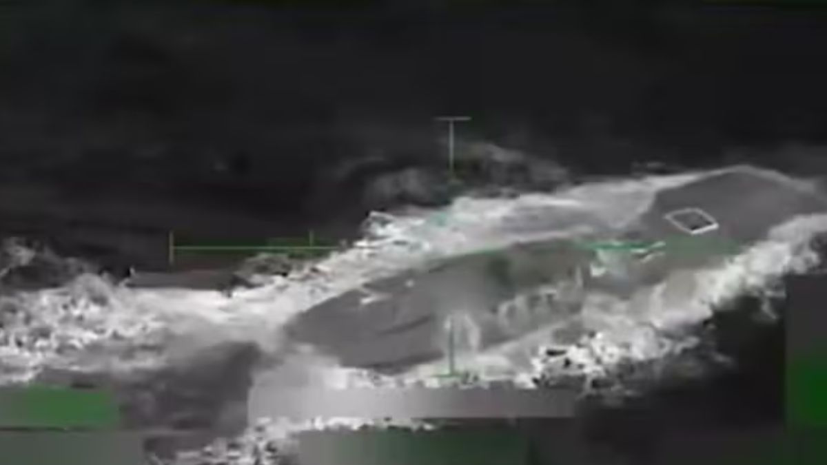 trump as us strikes drugcarrying submarine says 25000 people would have died