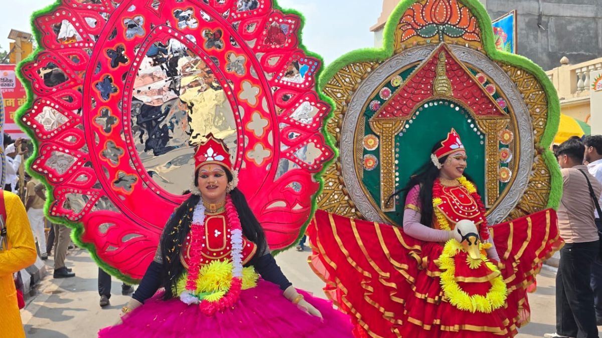 ayodhya deepotsav 2025 bhvaya and divya deepotsav in ayodhya begins with shobha yatra