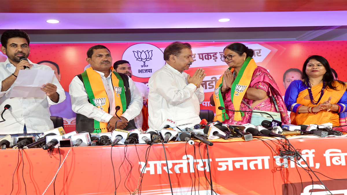 bihar elections jan suraj leader joins bjp setback for party