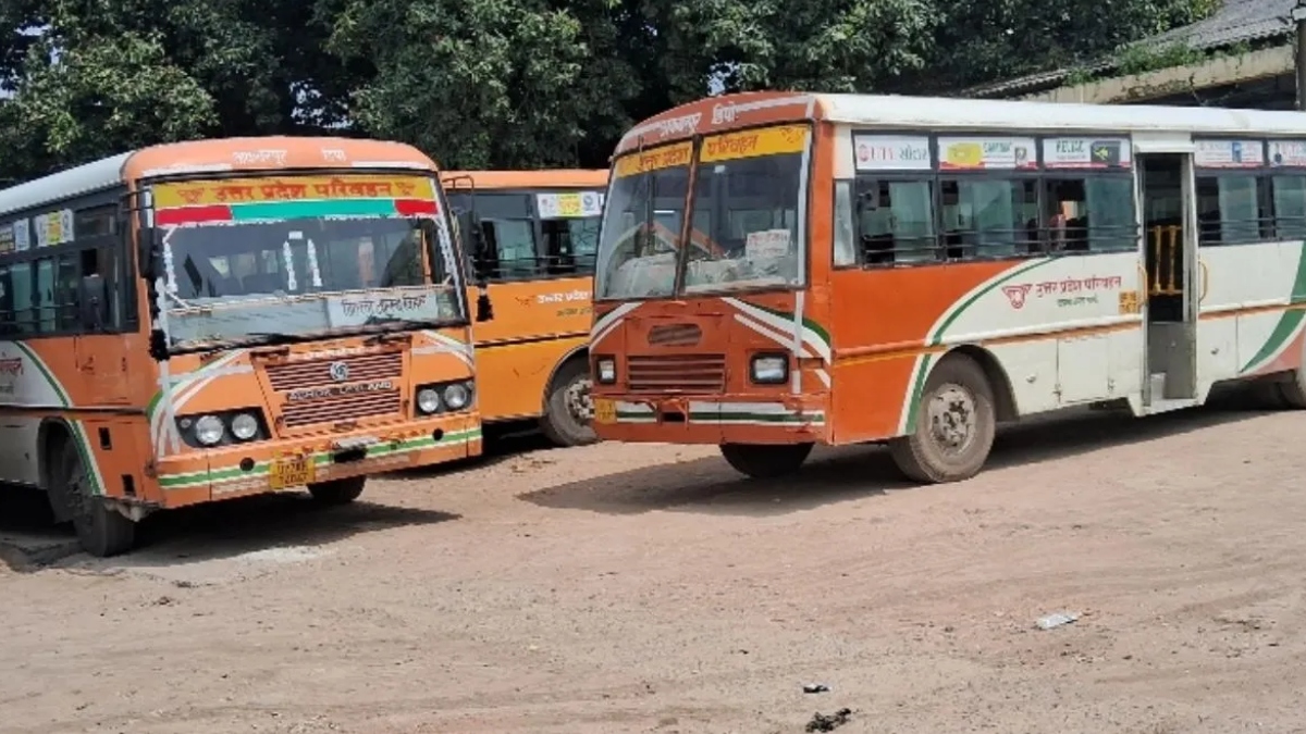 bus shortage at kaushambi mohan nagar passengers stranded during festival season