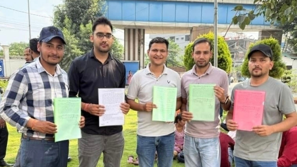 five friends studied together and became teachers together