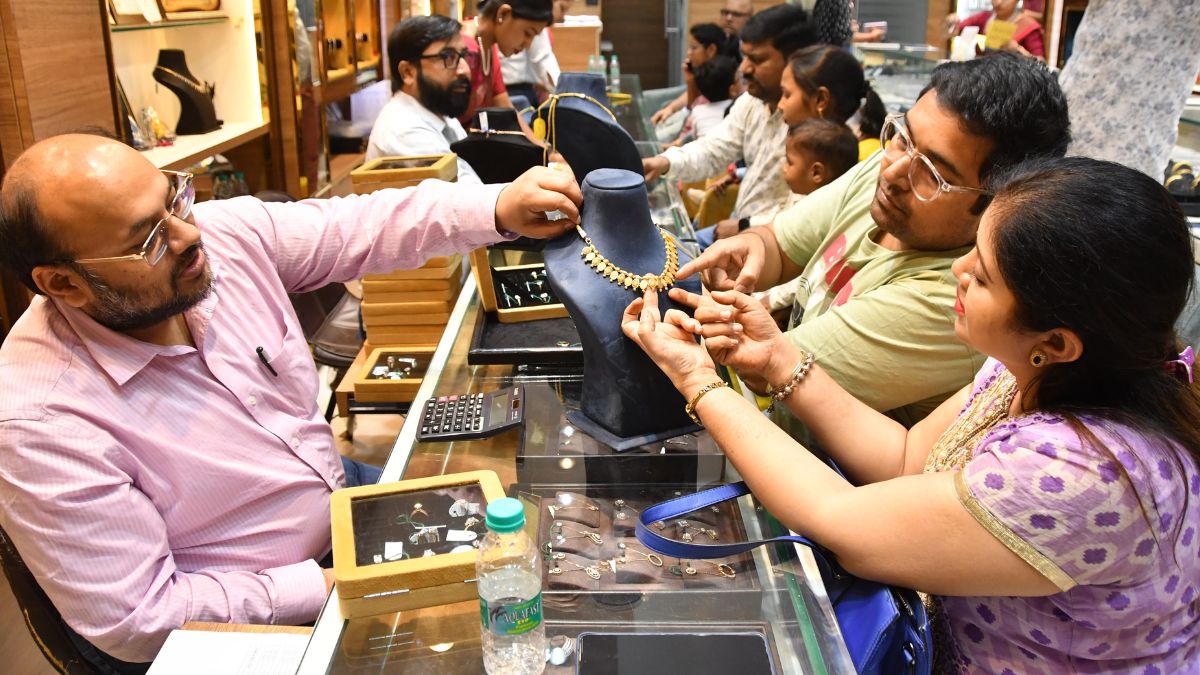 ghaziabad dhanteras sales surge gst cut boosts vehicle purchases