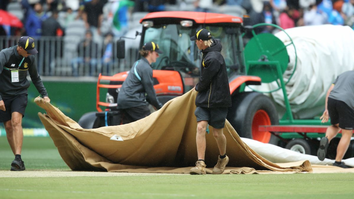 australia vs india 1st odi live score ind vs aus cricket score updates rohit sharma virat kohli shubman gill perth weather rain lb