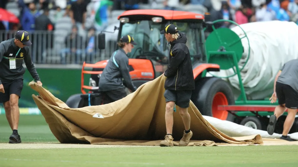 https://www.jagranimages.com/images/2025/10/19/article/image/IND-VS-AUS-live-(3)-1760855643737.jpg