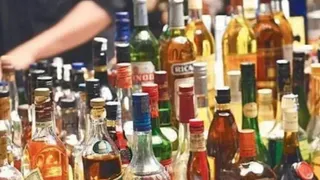 शिमला में पुलिस ने अवैध शराब पकड़ी है। प्रतीकात्मक फोटो