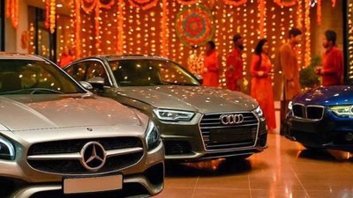 gujarat jain community bought 186 luxury cars worth rs 149 crore in single deal gets 21 crore discount