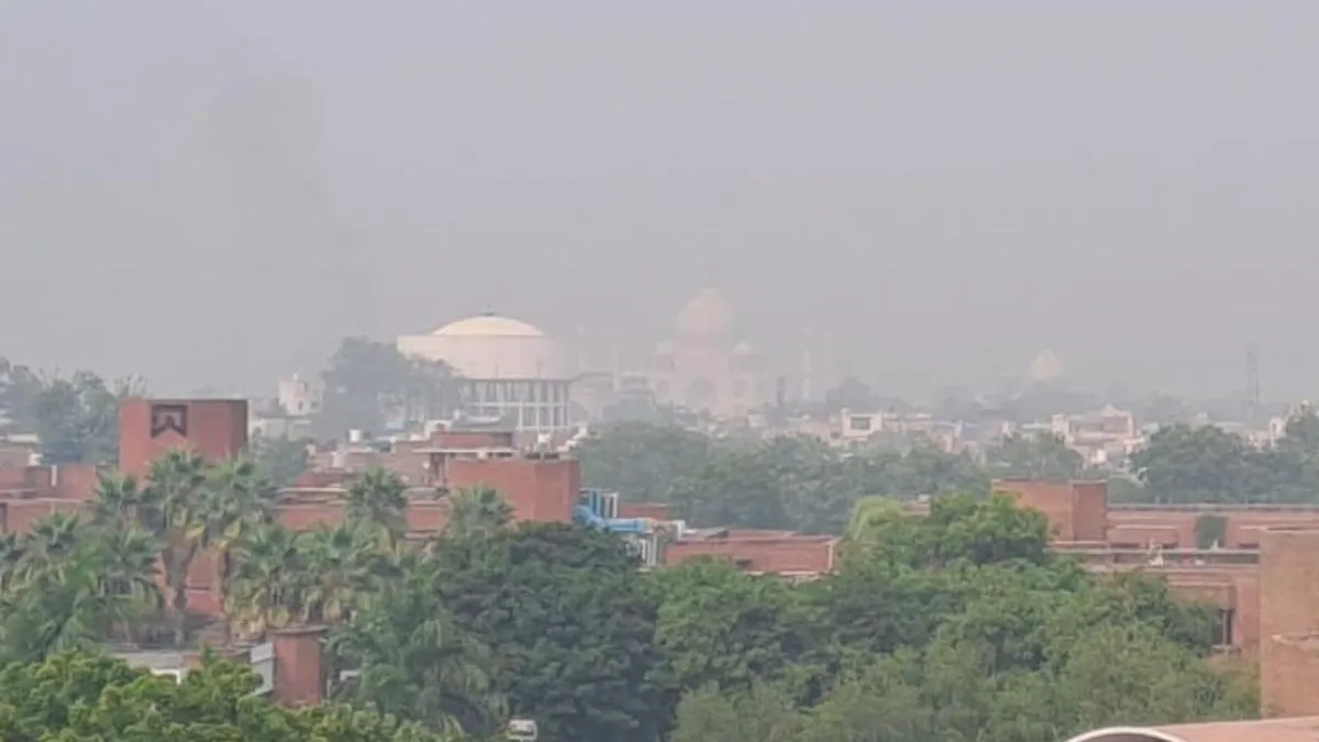 https://www.jagranimages.com/images/2025/10/19/article/image/air-pollution-effects-on-taj-1760840608089.jpg
