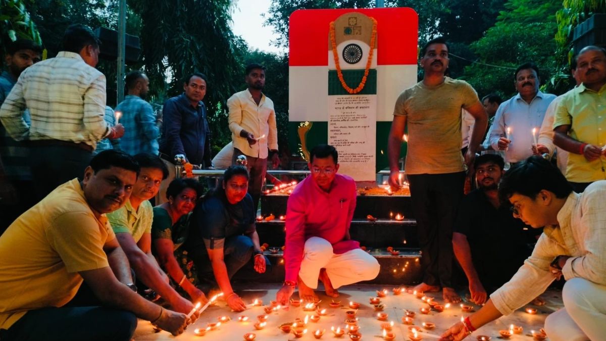 remembering sacrifices seva nyas honors martyrs with 501 lamps