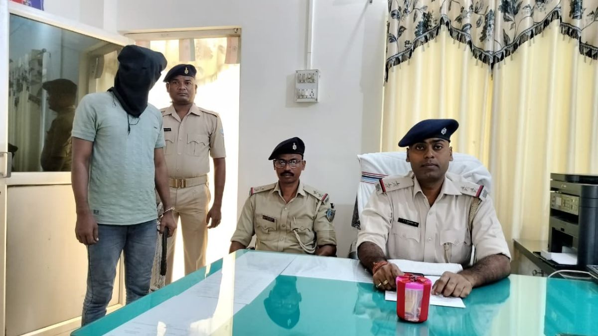 jamshedpur youth arrested with brown sugar worth 1 lakh