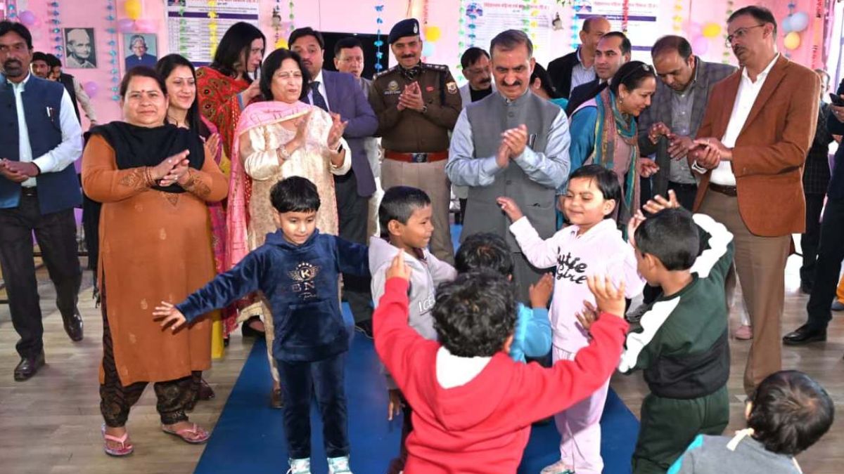 cm sukhu celebrated diwali with children distributing sweets and gifts said that sports day will be organised in all children homes
