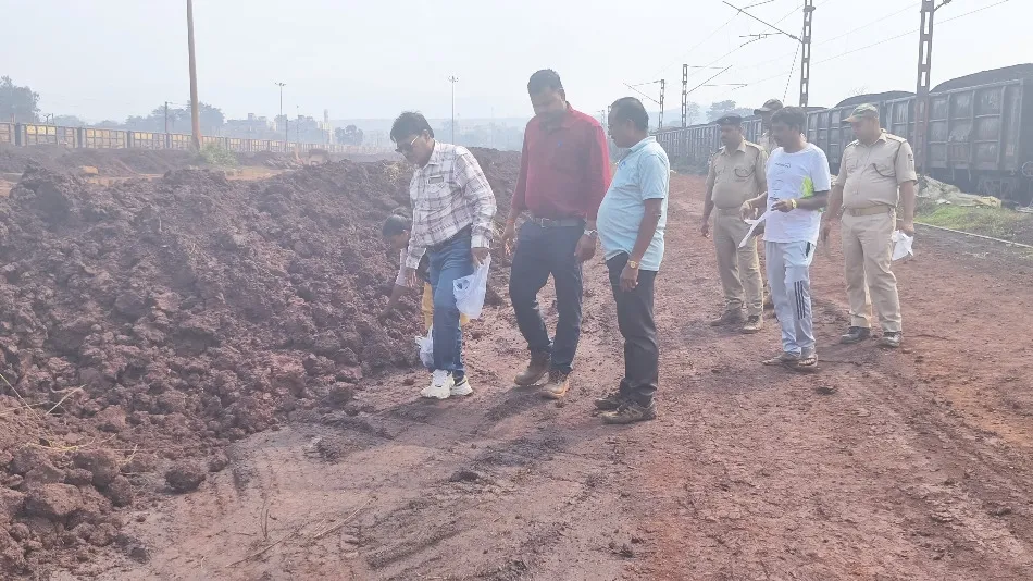 बड़बिल: खनन माफिया पर प्रशासन का शिकंजा, एक करोड़ का लौह अयस्क ज़ब्त
