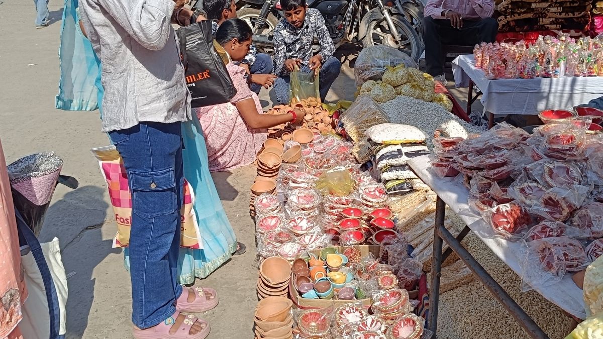 diwali celebrated great pomp tomorrow with fireworks ranging from 30 to 3000 rupees purchased what is auspicious time for worship