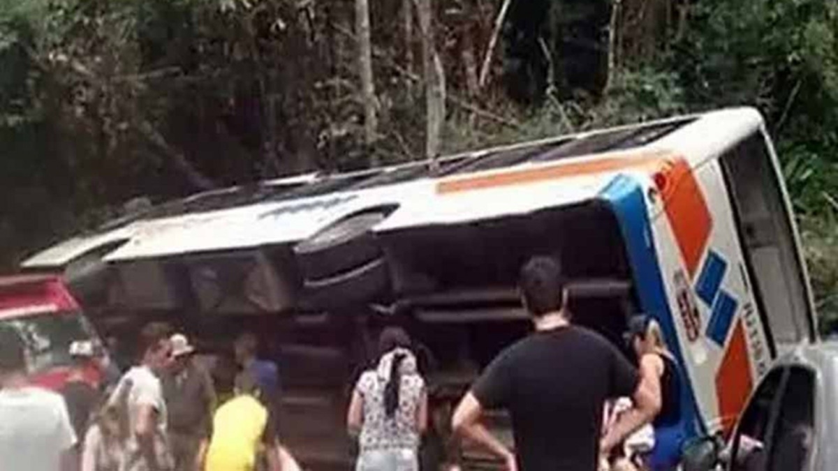 passenger bus crash in northeastern brazil leaves 17 dead