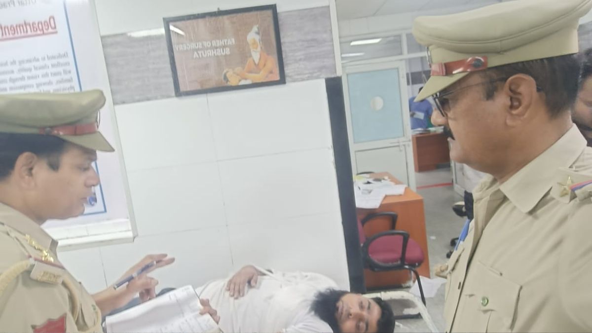 one person killed after a truck collided with a bus on the agra expressway