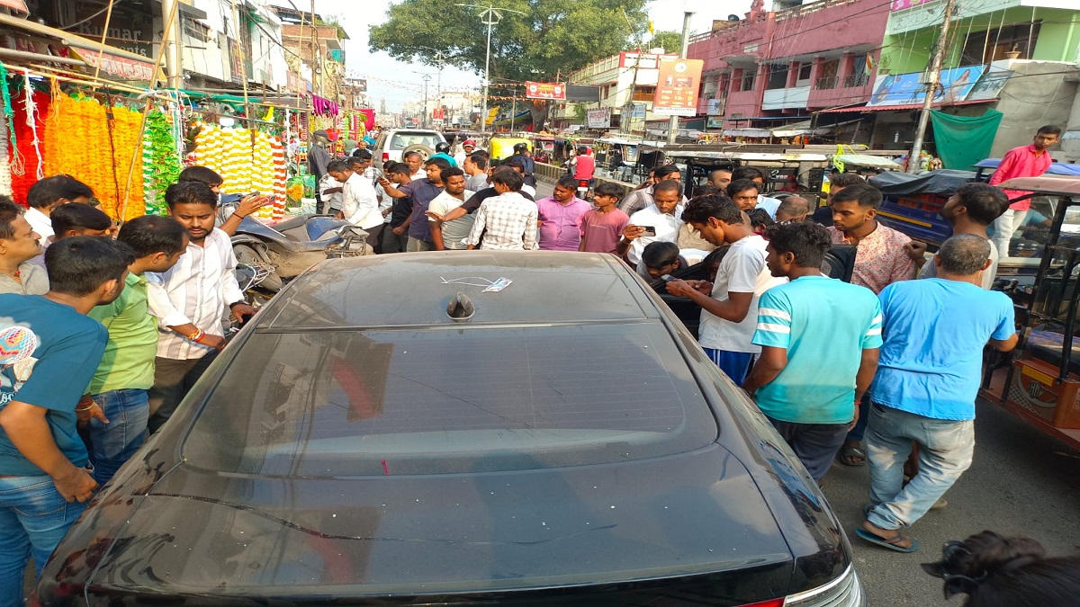 prayagraj diwali market accident car rams into crowd in rajrooppur many injured