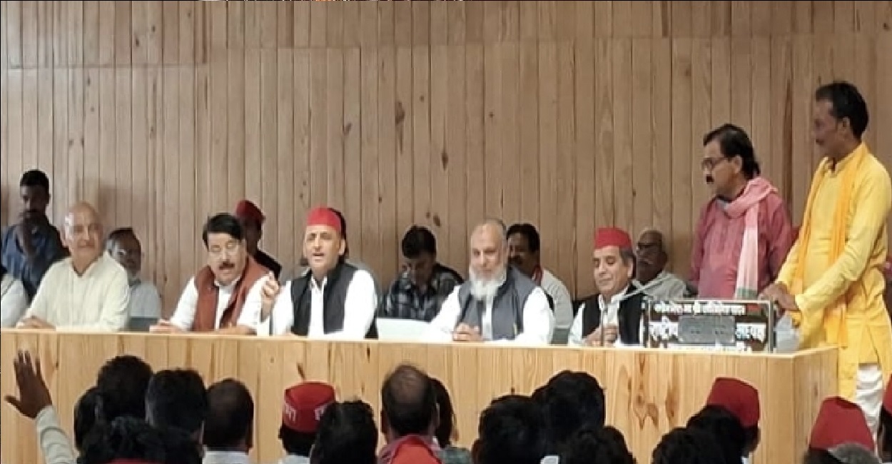 akhilesh yadav message from saifai 2027 elections will decide future of uttar pradesh politics