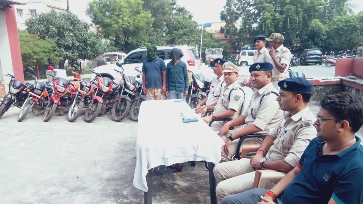 jharkhand crime two bike thieves arrested with 12 stolen bikes