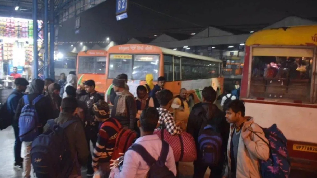 diwali travel chaos passengers stranded at kaushambi bus stand