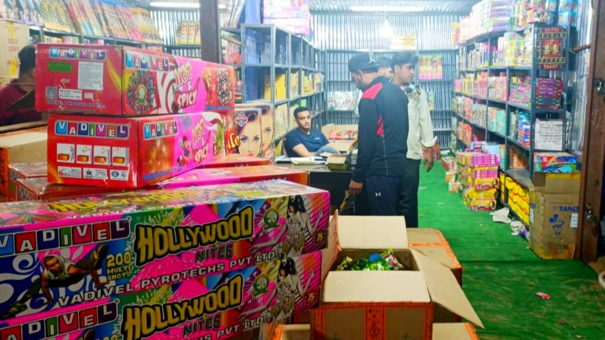 ghaziabad delayed start for firecracker market at kavinagar ramlila maidan