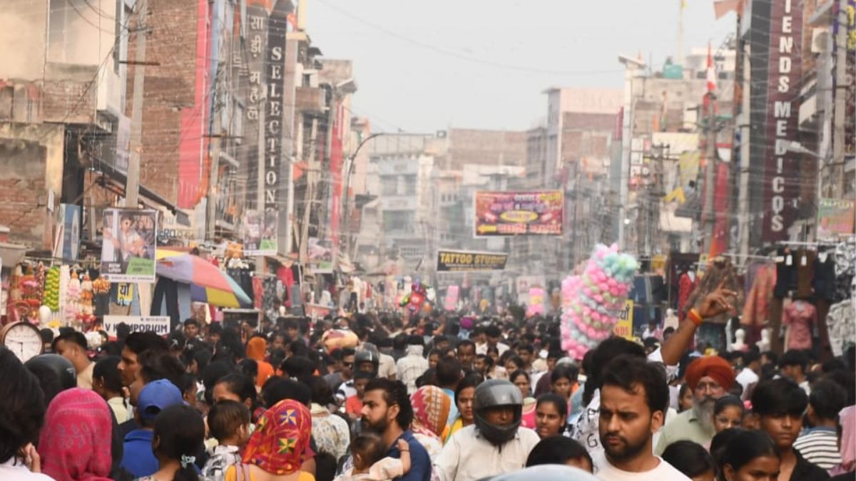 faridabad diwali celebrations peak markets buzzing temples aglow