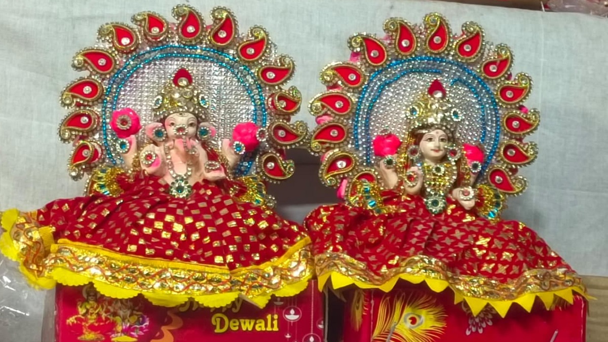 diwali 2025 ganesh laxmi idol sold for rs 13000 in prayagraj