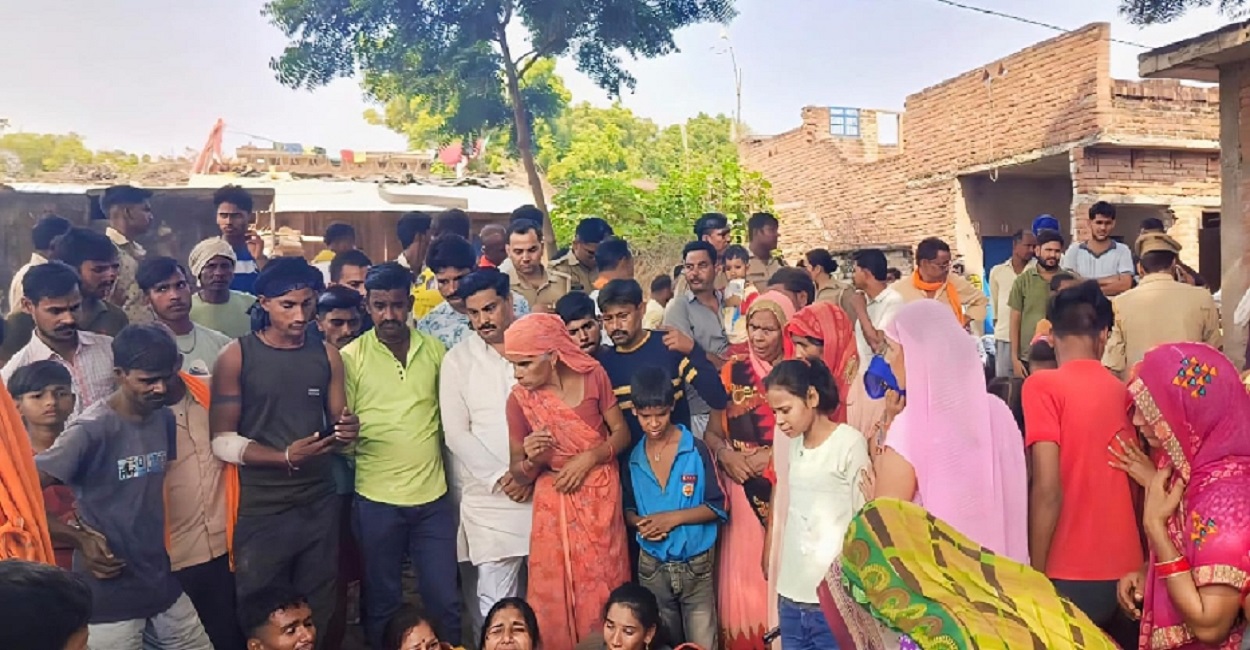 tragic incident in kannauj mother and daughter drown while taking selfie during ganga bath on diwali