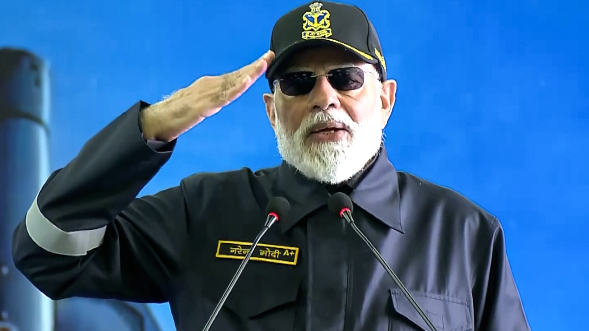 pm modi celebrates diwali with navy on ins vikrant
