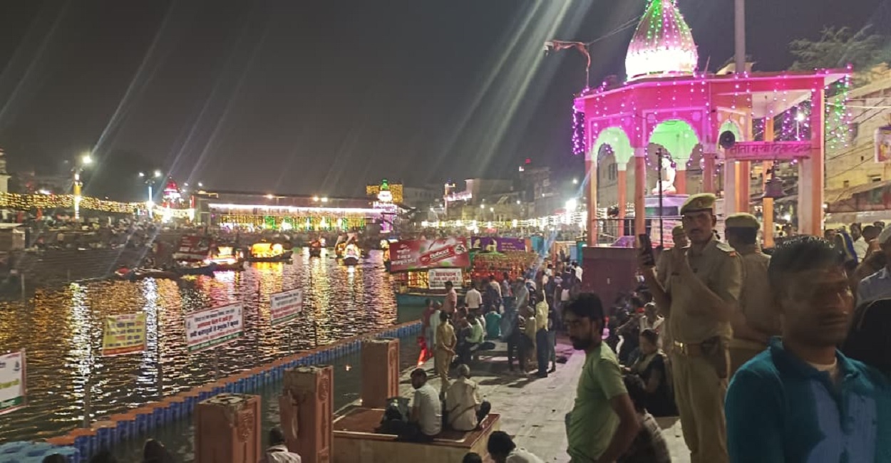 supernatural diwali in chitrakoot uttar pradesh deepdaan in mandakini river amazing sights for five days