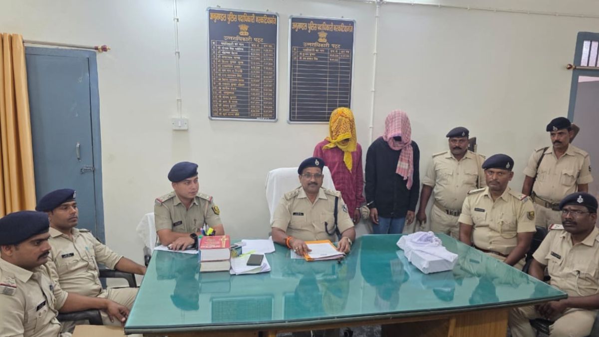 west champaran news police arrests two criminals before elections