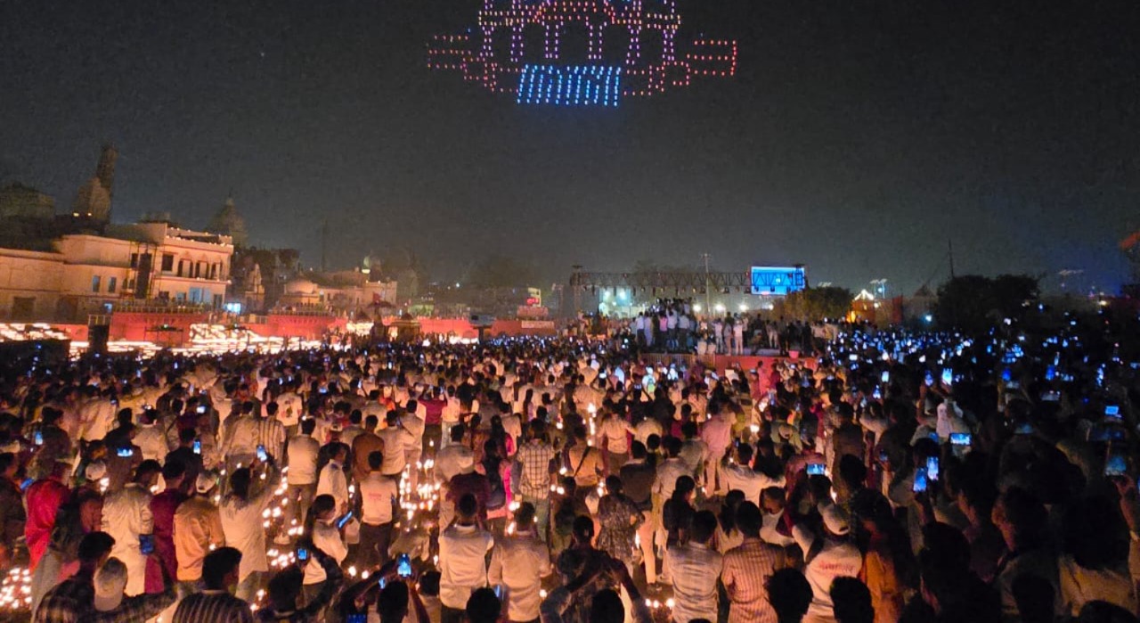ayodhya devotees enthralled by ramayana tableaus seek glimpse of deities
