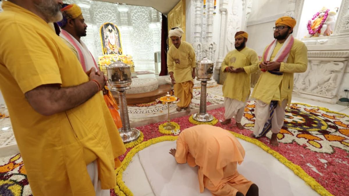 cm yogi lord ram lalla performed aarti and circumambulated ritualistic worship at hanumangarhi and prayed for the prosperity of up