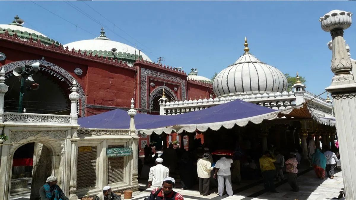 nizamuddin dargah controversy diya lighting sparks dispute