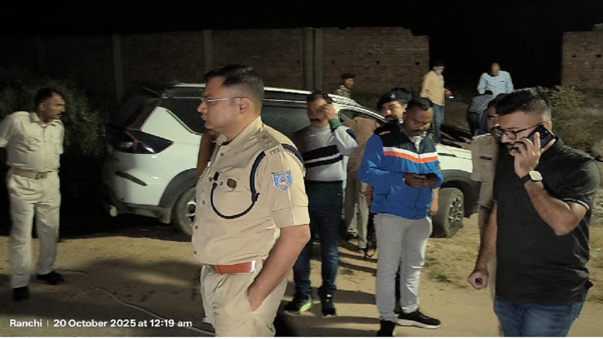 jharkhand police uses up model shoots criminal in ranchi
