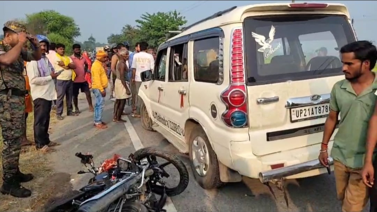 ara news uncontrolled scorpio kills two friends in bike accident