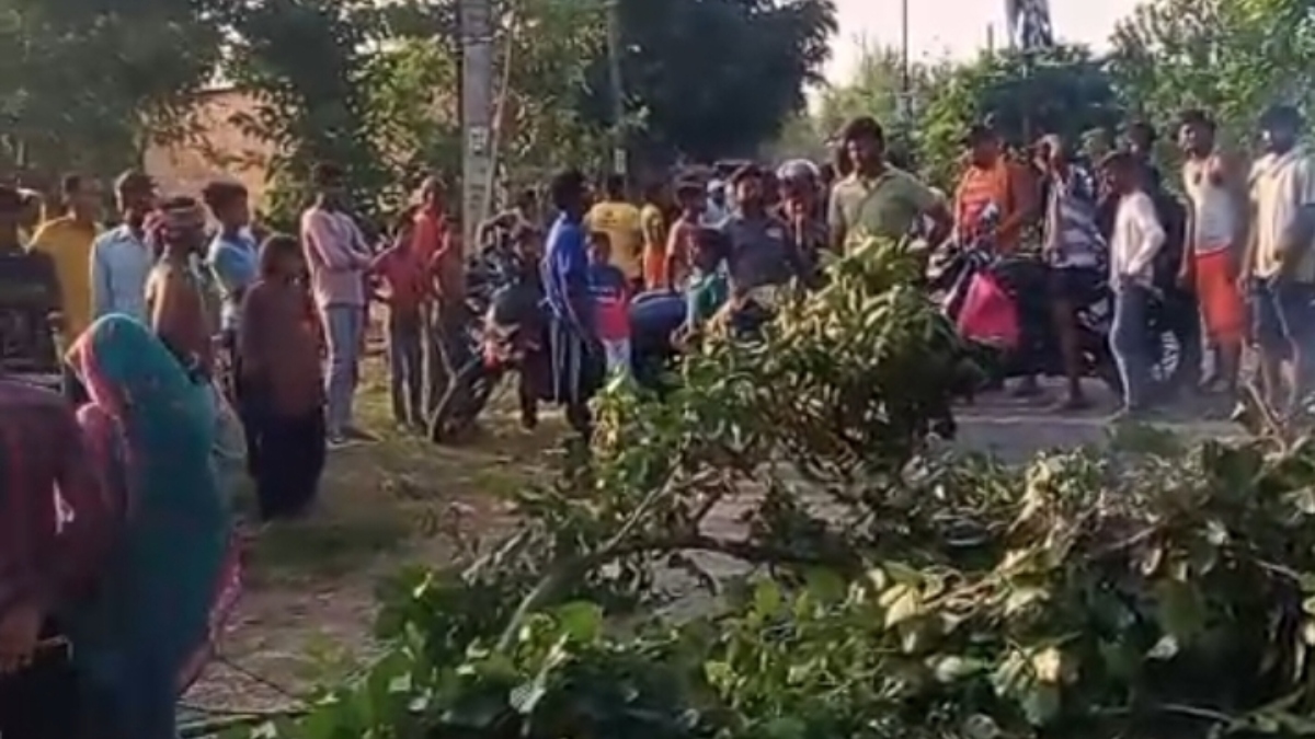 araria news father and son die of electrocution villagers protest