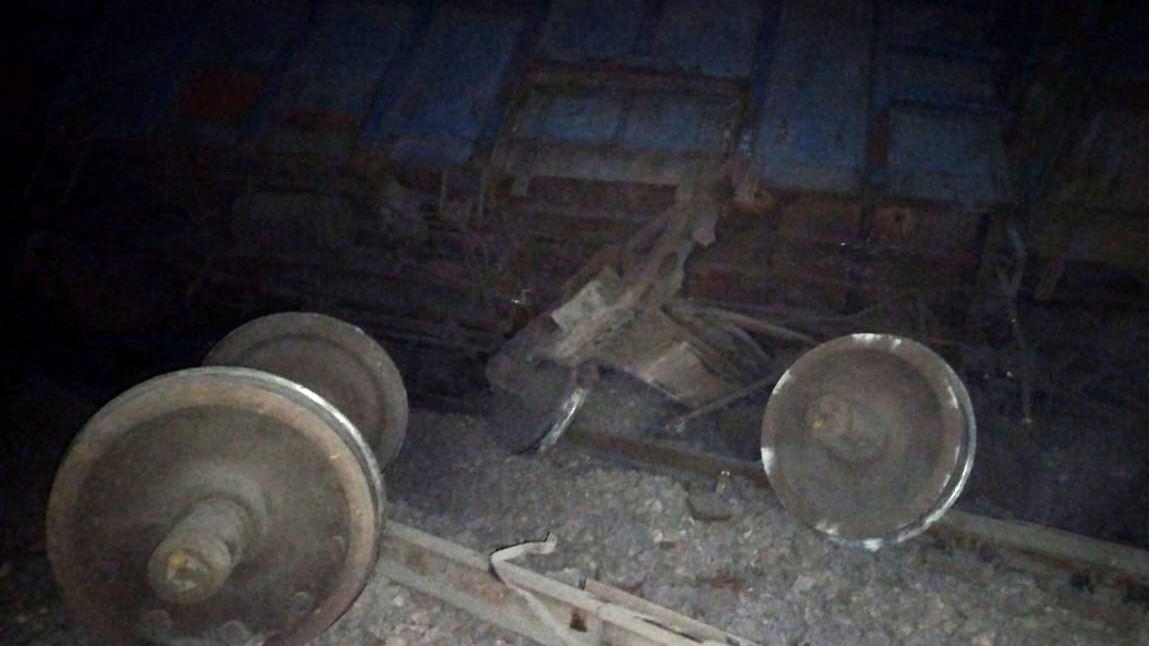 coal train derailment disrupts rail traffic in mathura