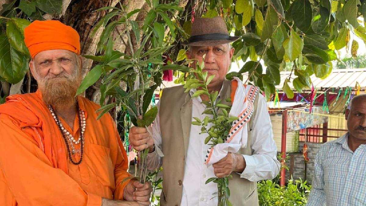 diwali mukherjee sharma distributes fruit plants for environmental protection