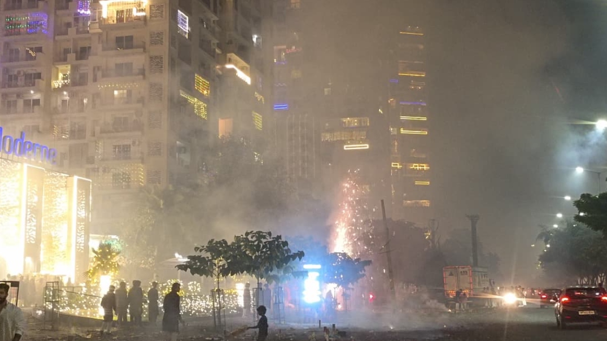 delhi diwali air pollution aqi reaches severe levels after fireworks