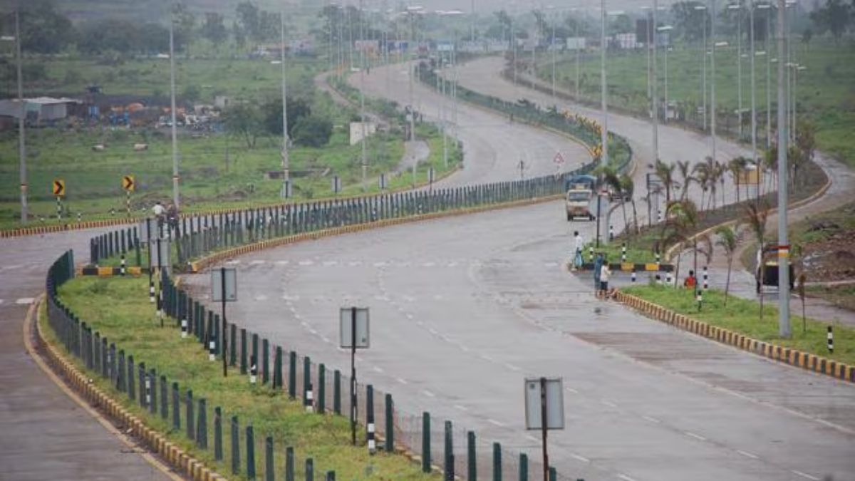 22 complaints to the cm helpline officials remained asleep and finally an accident occurred on indore super corridor