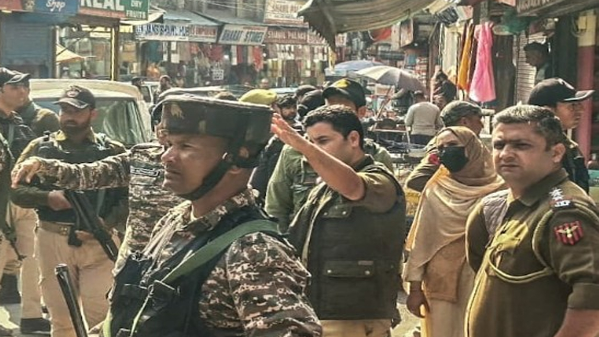 srinagar cordon and search operation in lal chowk area