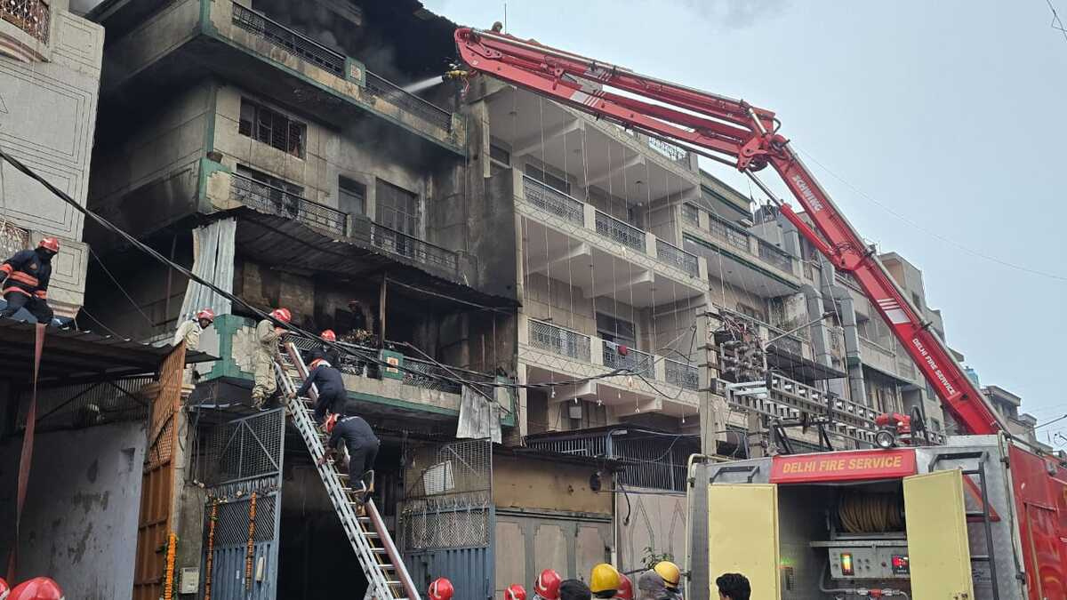 delhi diwali night 5 major fire incidents reported