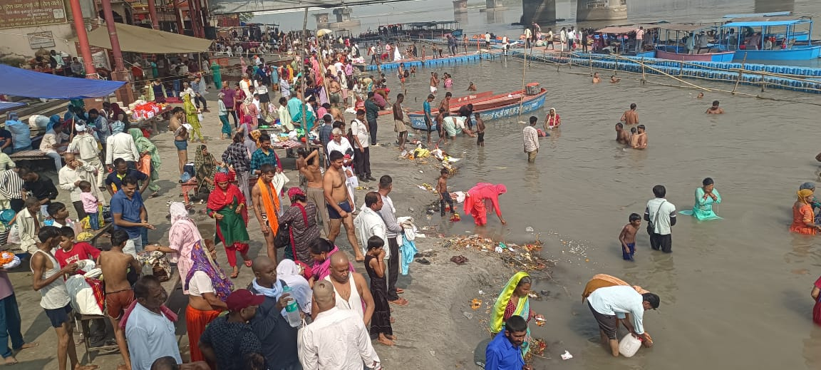 two lakh devotees take holy dip in brijghat and pushpawati pooth