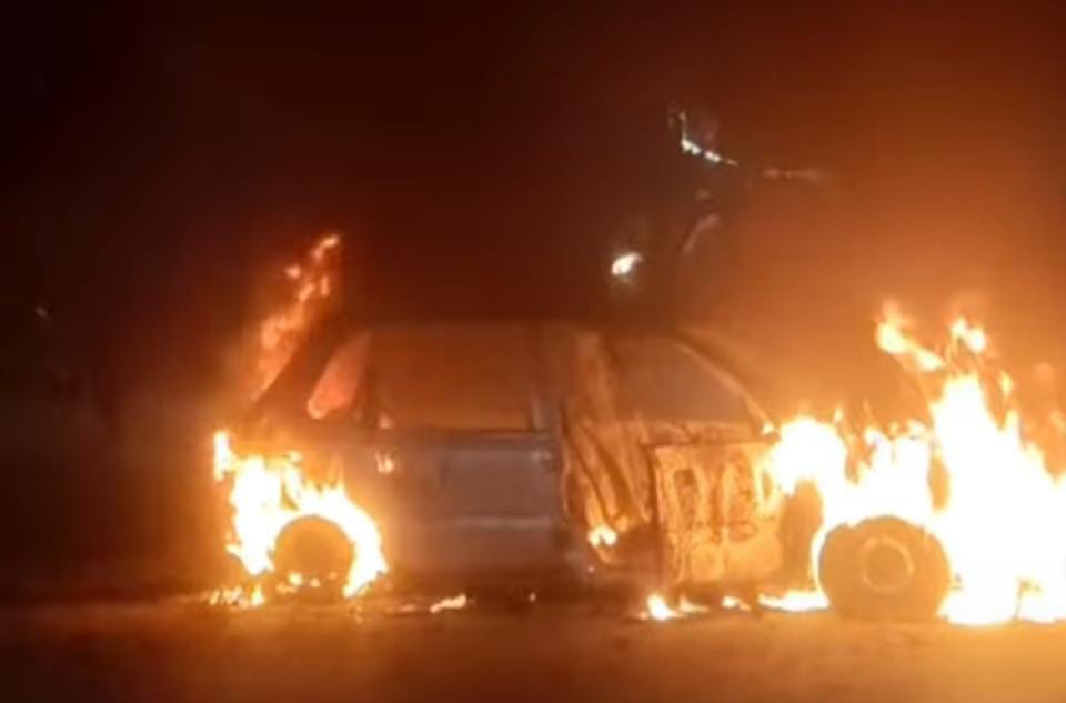 car fire in baridih jamshedpur vehicle gutted panic ensues