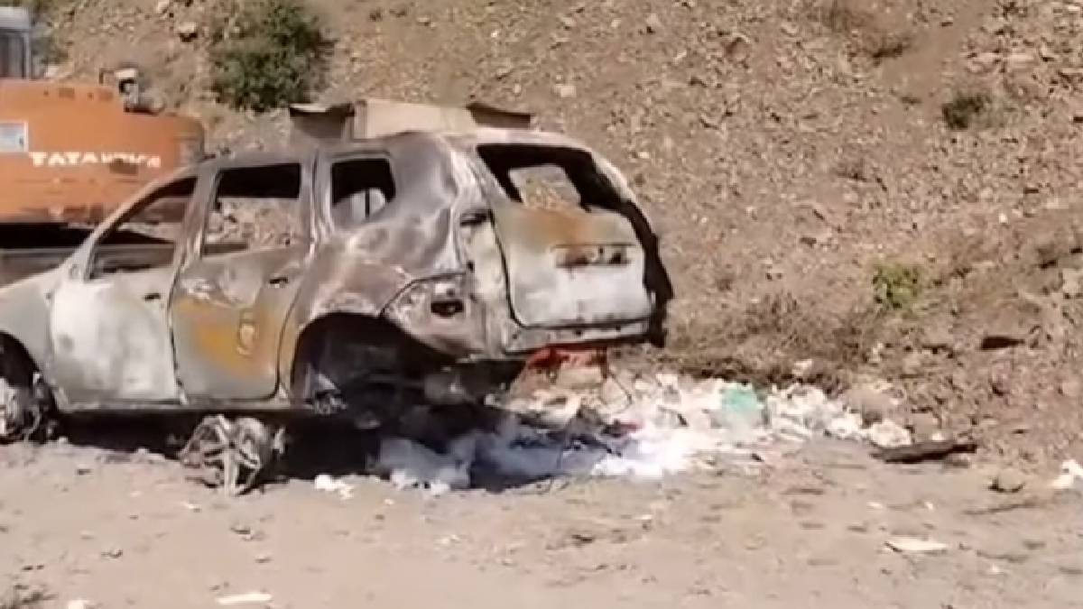 car catches fire at parwanoo barrier collection point also engulfed panic ensues